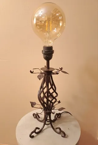 Lámpara de mesa metal