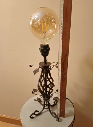 Lámpara de mesa metal