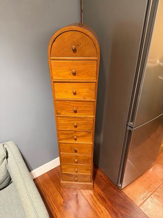 Mueble de madera artesanal con 10 cajones