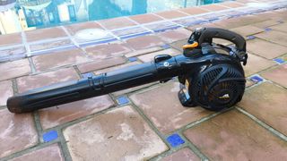 Cortacésped Oleo-mac C44PK.