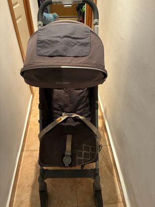 Carro Maclaren Bebé color gris antracita