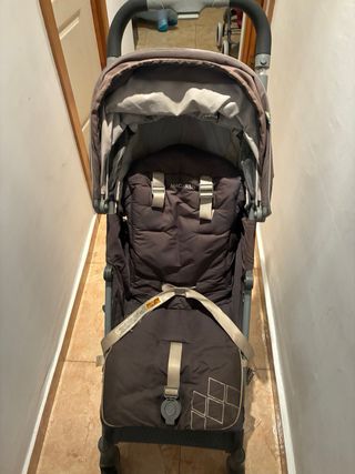 Carro Maclaren Bebé color gris antracita