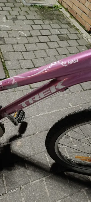 Bicicleta niña Trek morada MT60