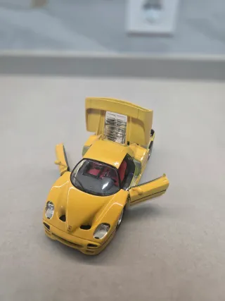 Ferrari F50 Hard-Top año 1995 Bburago escala 1/24