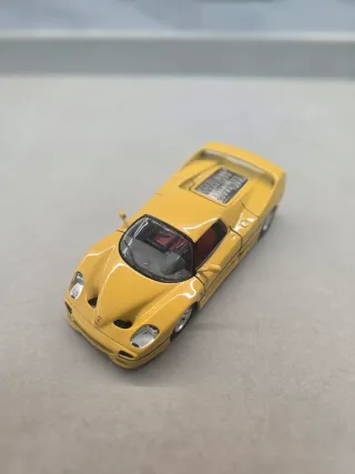 Ferrari F50 Hard-Top año 1995 Bburago escala 1/24