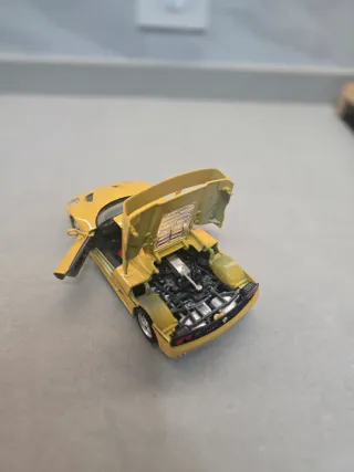 Ferrari F50 Hard-Top año 1995 Bburago escala 1/24