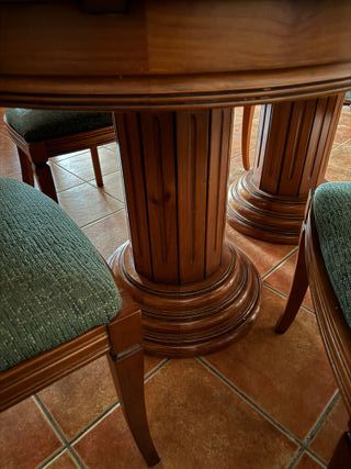 Mesa de  comedor + 5 sillas madera/tela