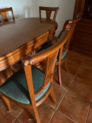 Mesa de  comedor + 5 sillas madera/tela
