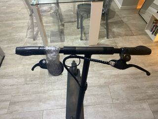 Patinete Eléctrico + Cargador + Casco