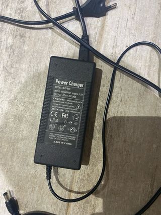 Patinete Eléctrico + Cargador + Casco