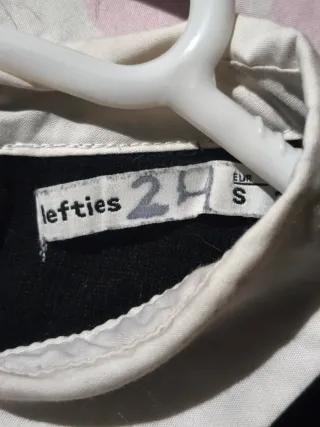 Vestido negro cuello blanco