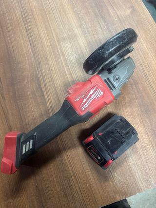 Amoladora Milwaukee M18 + Batería