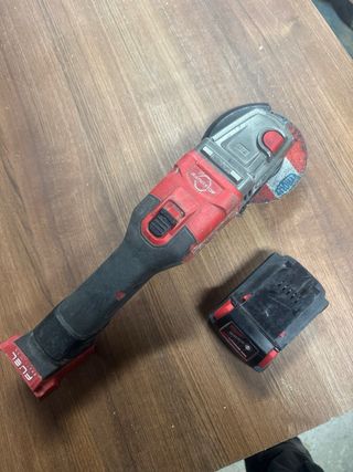 Amoladora Milwaukee M18 + Batería