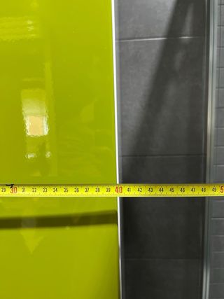 Columna de baño verde y blanca