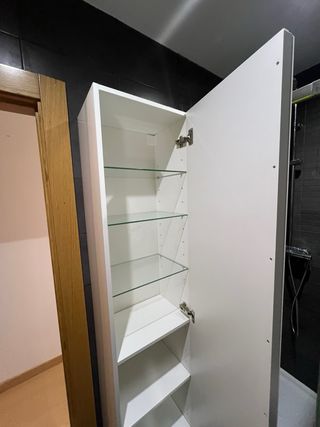 Columna de baño verde y blanca