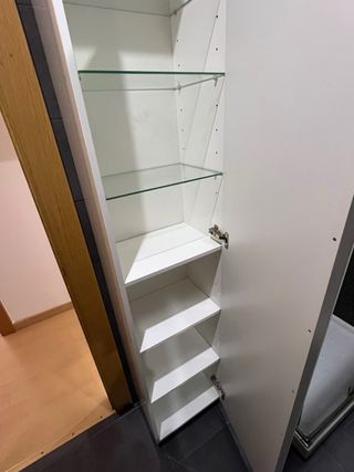 Columna de baño verde y blanca