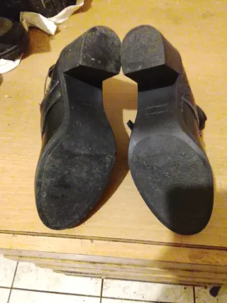 Stivaletti neri con fibbie