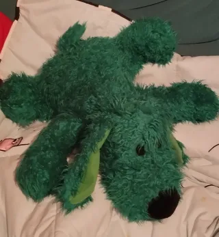 Peluche perro verde