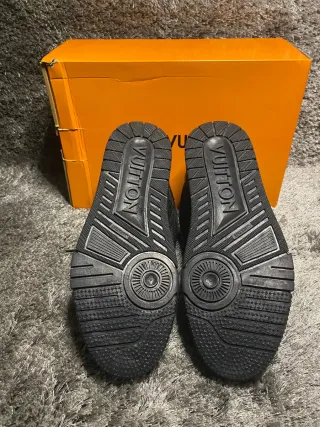 Scarpe nere Louis Vuitton