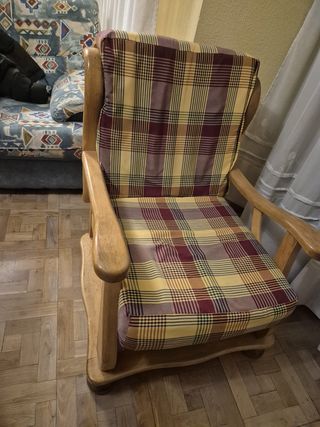 Sillón de madera de pino
