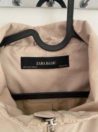 Chubasquero Zara Beige con Capucha
