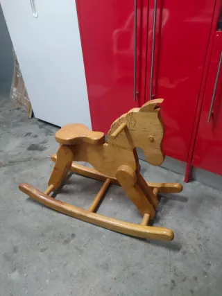 Caballito de madera para niños