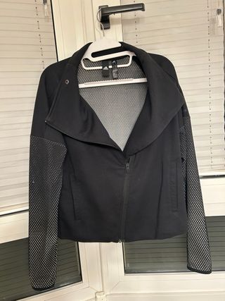 Chaqueta deportiva Adidas negra
