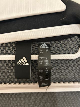 Chaqueta deportiva Adidas negra