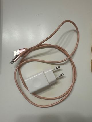 iPhone 13 Pro Max + fundas, cargador y auriculares