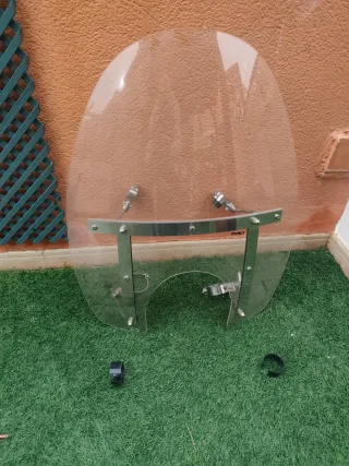 Cúpula moto universal metacrilato y acero.