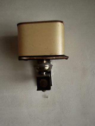 Aplique de pared metal beige y dorado