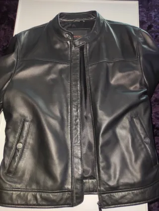 Giubbotto in pelle firmato PERTEGAZ