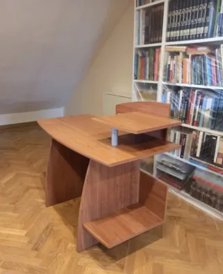 Escritorio de madera moderno