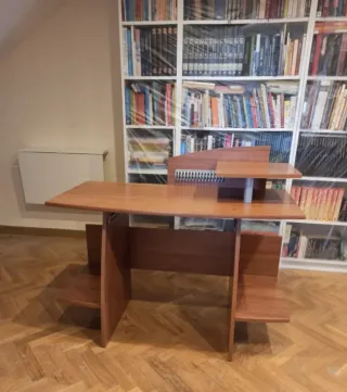 Escritorio de madera moderno