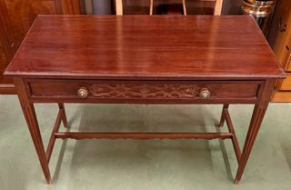 Escritorio antiguo de madera y metal