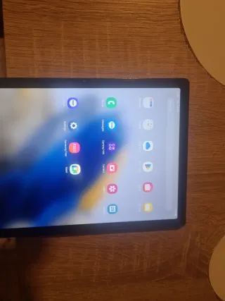 Tablet Samsung Negra con Protector mas funda