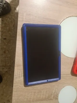 Tablet Samsung Negra con Protector mas funda