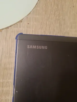 Tablet Samsung Negra con Protector mas funda