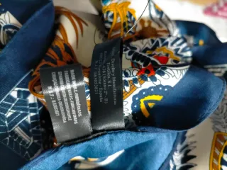 Pañuelo Donatzelli estampado 91x91. Poliéster 100%