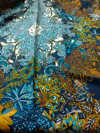 Pañuelo Donatzelli estampado 91x91. Poliéster 100%