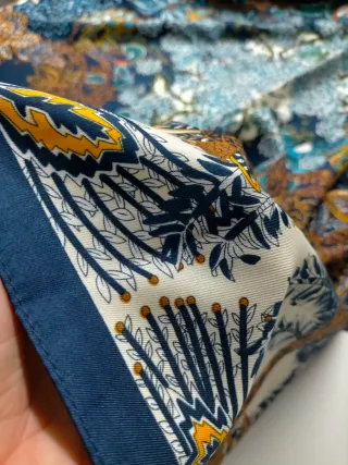 Pañuelo Donatzelli estampado 91x91. Poliéster 100%