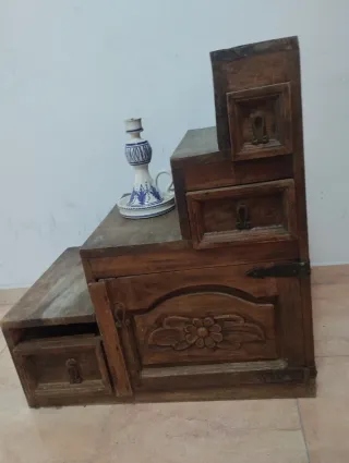 Mueble escalonado de madera