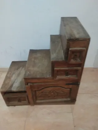 Mueble escalonado de madera