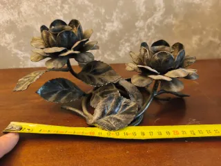 Candelabro metallo a forma di rosa