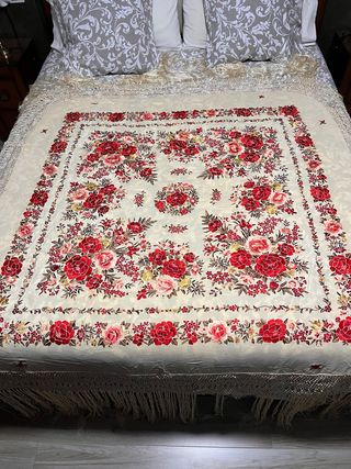 Manton de Manila Artesanía Textil Sevilla