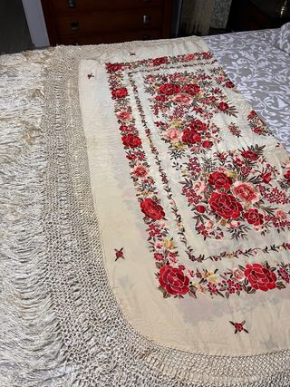 Manton de Manila Artesanía Textil Sevilla
