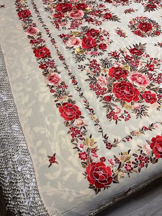 Manton de Manila Artesanía Textil Sevilla