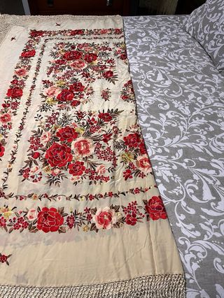 Manton de Manila Artesanía Textil Sevilla