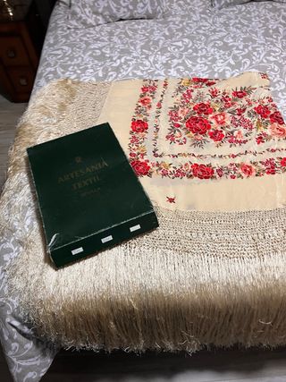 Manton de Manila Artesanía Textil Sevilla