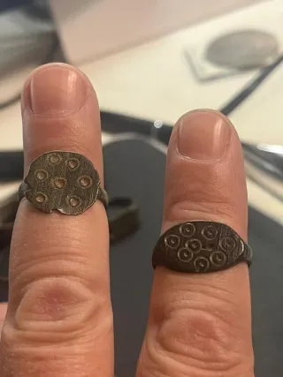 Anelli antichi in metallo